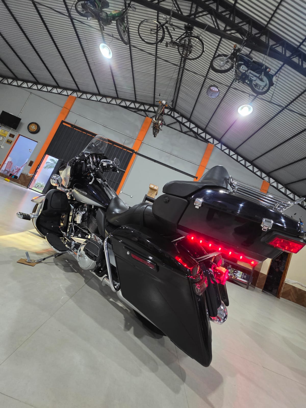 2019 Electra glide limited 6.000 millas
Motor 114 CI, 1850 CC
REFRIGERADO A AGUA