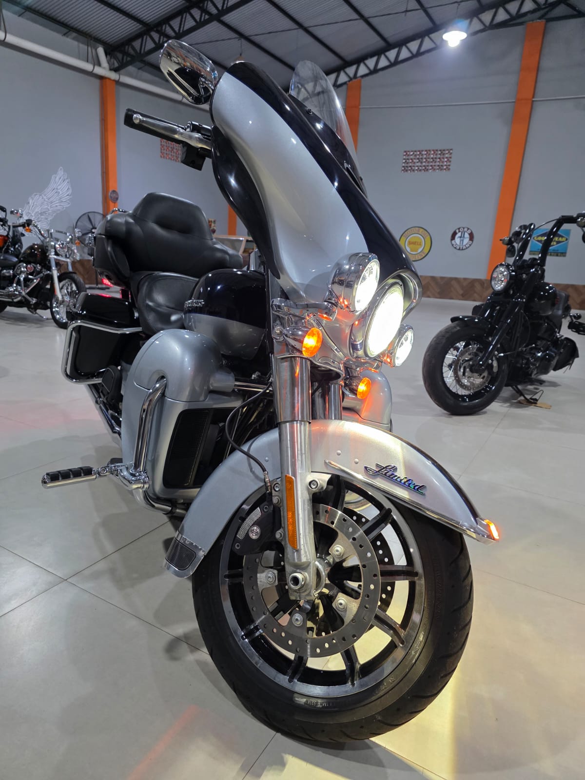 2019 Electra glide limited 6.000 millas
Motor 114 CI, 1850 CC
REFRIGERADO A AGUA