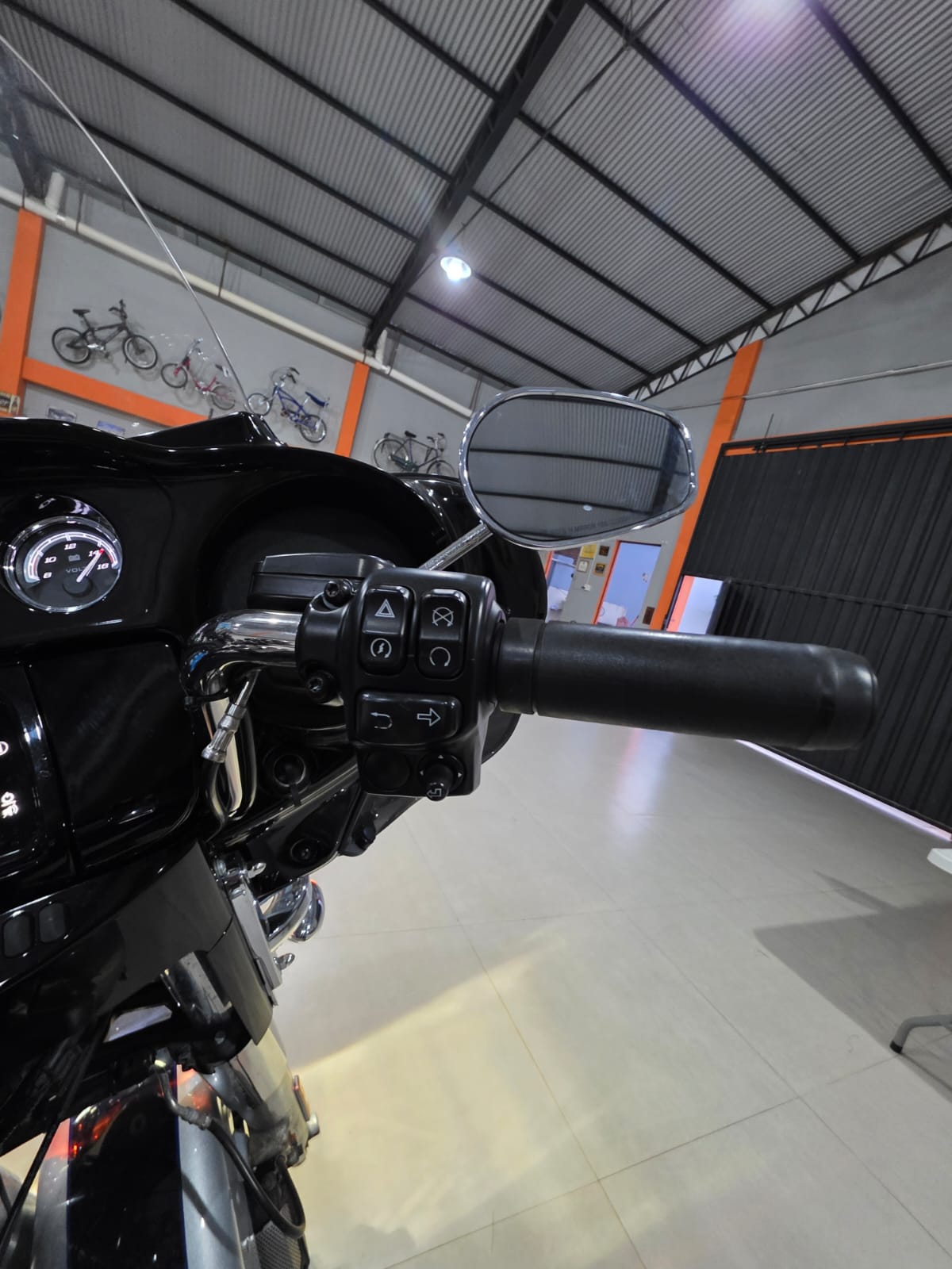 2019 Electra glide limited 6.000 millas
Motor 114 CI, 1850 CC
REFRIGERADO A AGUA