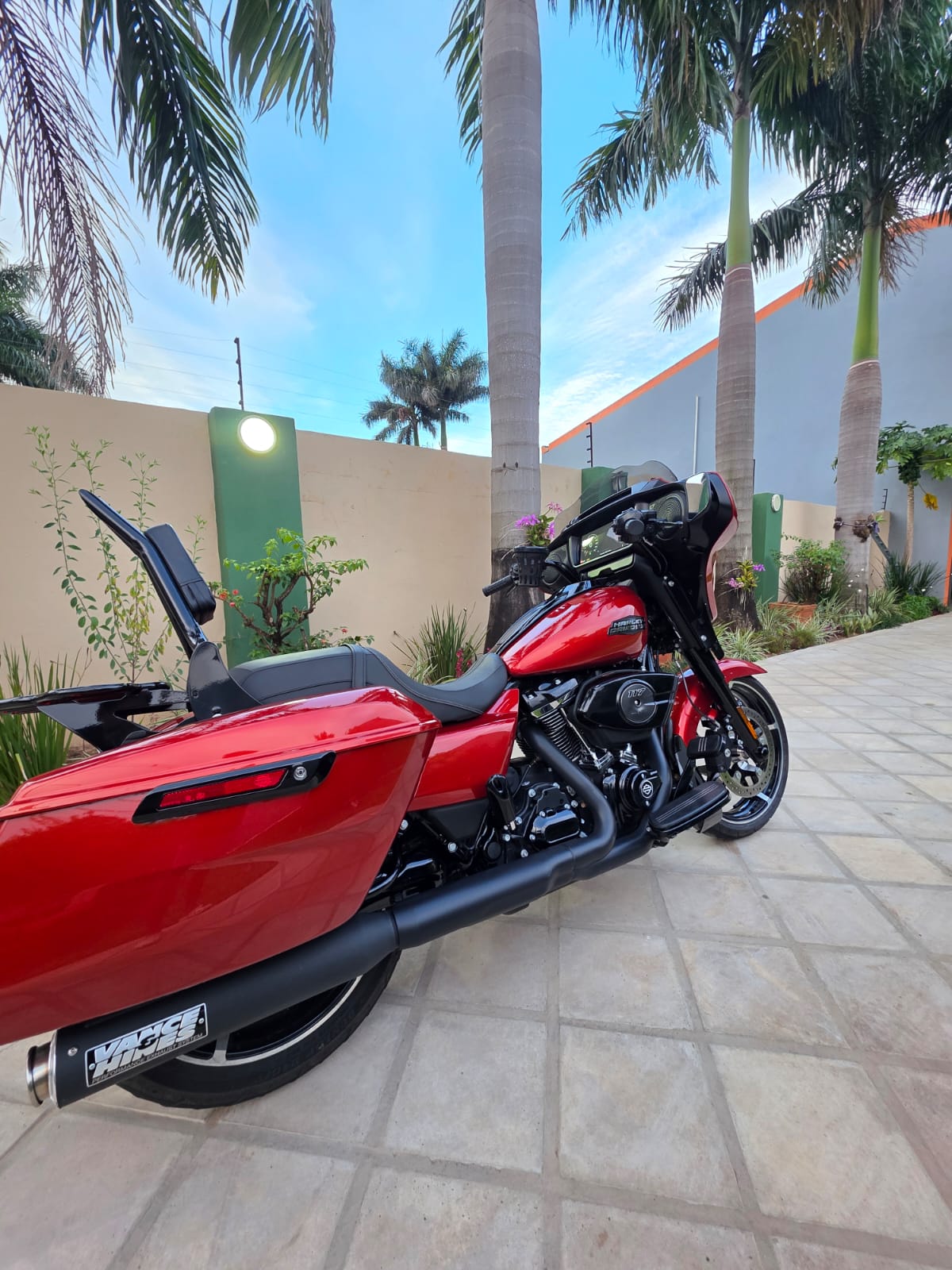 Street glide 
Año 2024
Motor 117 CI
Recien importada
Varios extras
17.000 kms
Revisada y lista para rodar
