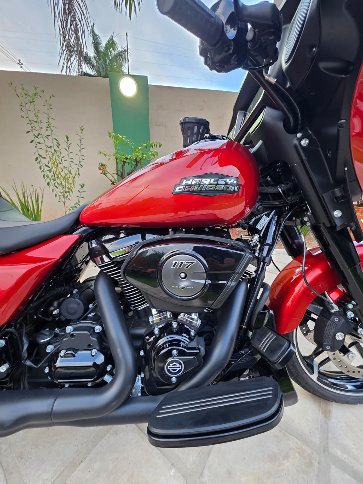 Street glide 
Año 2024
Motor 117 CI
Recien importada
Varios extras
17.000 kms
Revisada y lista para rodar