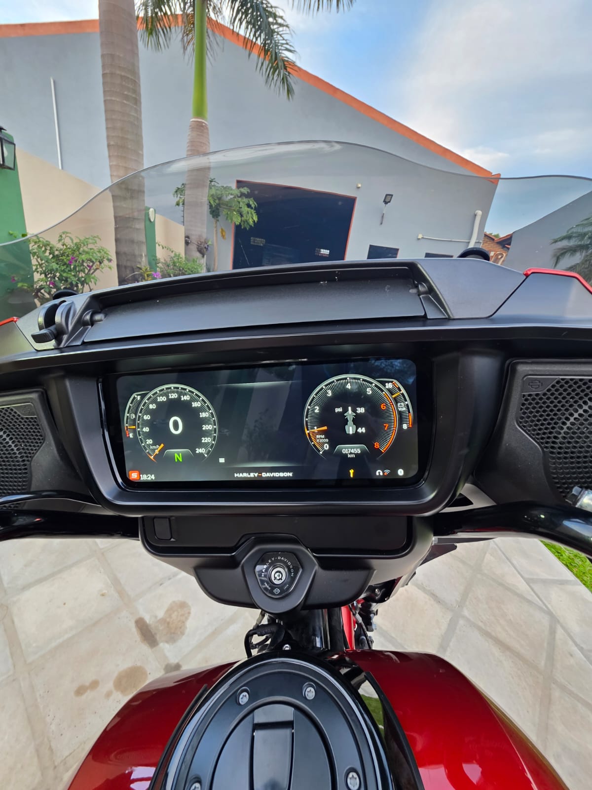 Street glide 
Año 2024
Motor 117 CI
Recien importada
Varios extras
17.000 kms
Revisada y lista para rodar