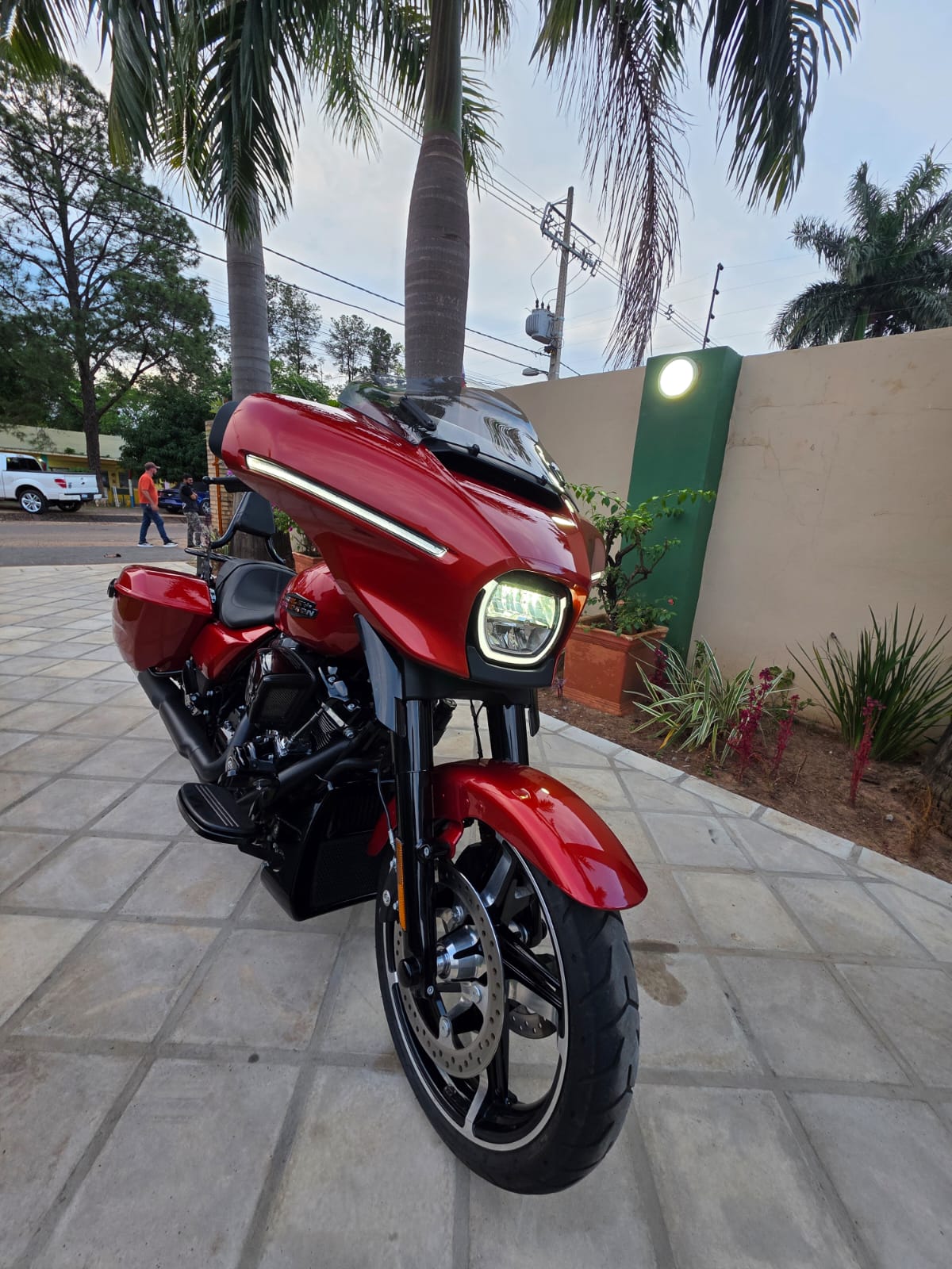 Street glide 
Año 2024
Motor 117 CI
Recien importada
Varios extras
17.000 kms
Revisada y lista para rodar