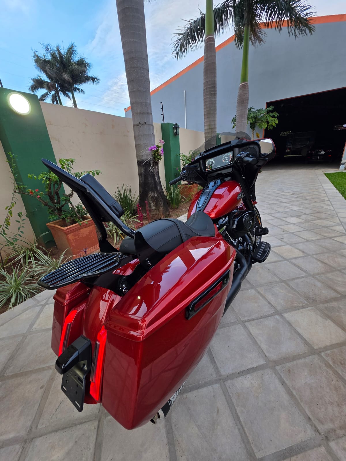Street glide 
Año 2024
Motor 117 CI
Recien importada
Varios extras
17.000 kms
Revisada y lista para rodar