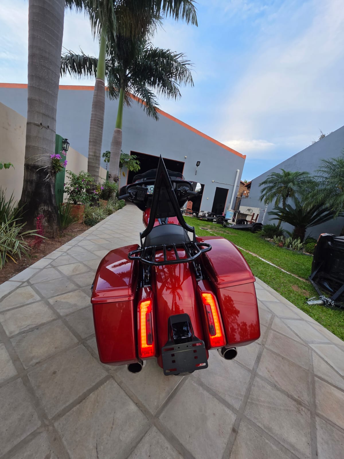 Street glide 
Año 2024
Motor 117 CI
Recien importada
Varios extras
17.000 kms
Revisada y lista para rodar