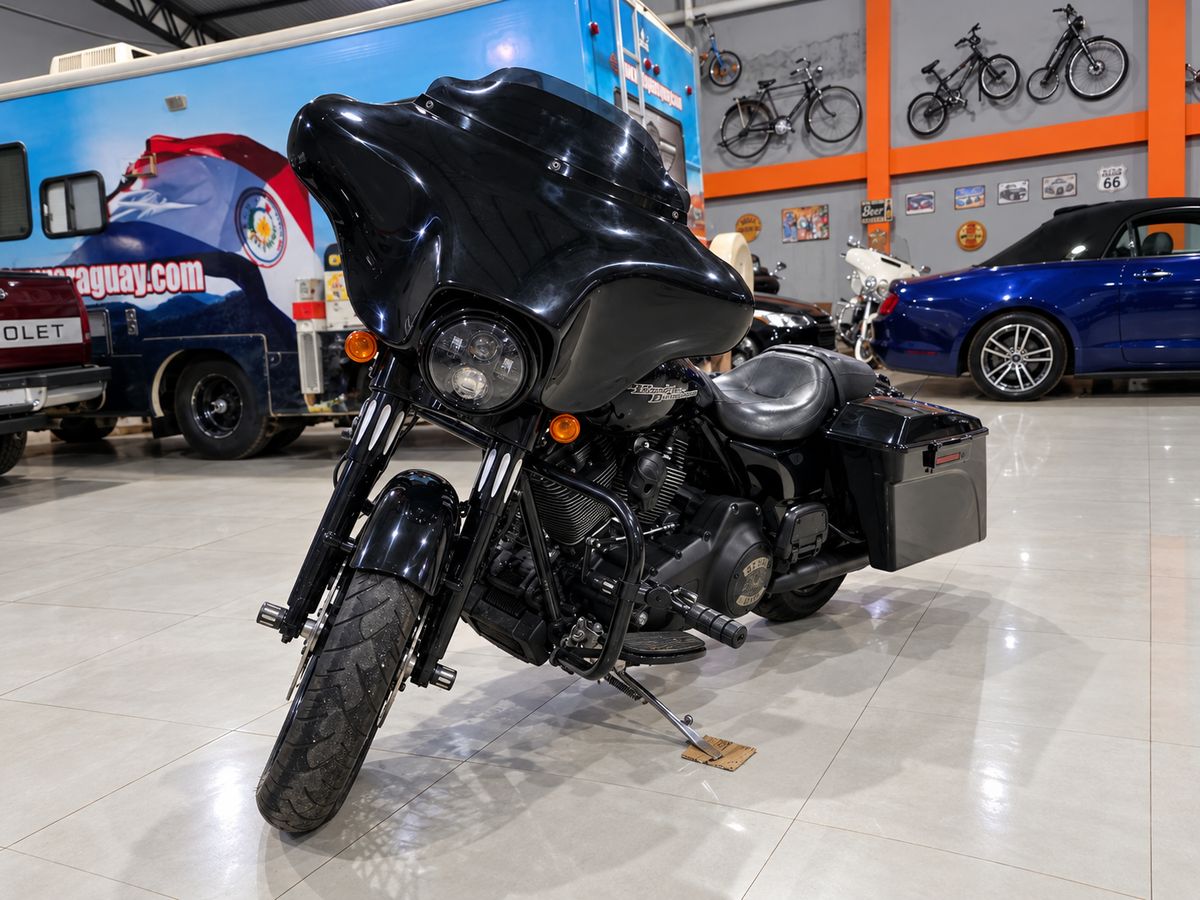 2013 Street Glide - Mantenimiento full - Pastillas de frenos nuevos - Impecable para uso inmediato y transferencia.