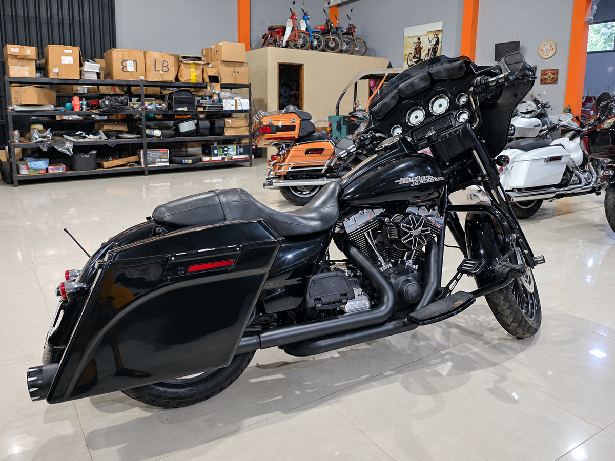 2013 Street Glide - Mantenimiento full - Pastillas de frenos nuevos - Impecable para uso inmediato y transferencia.