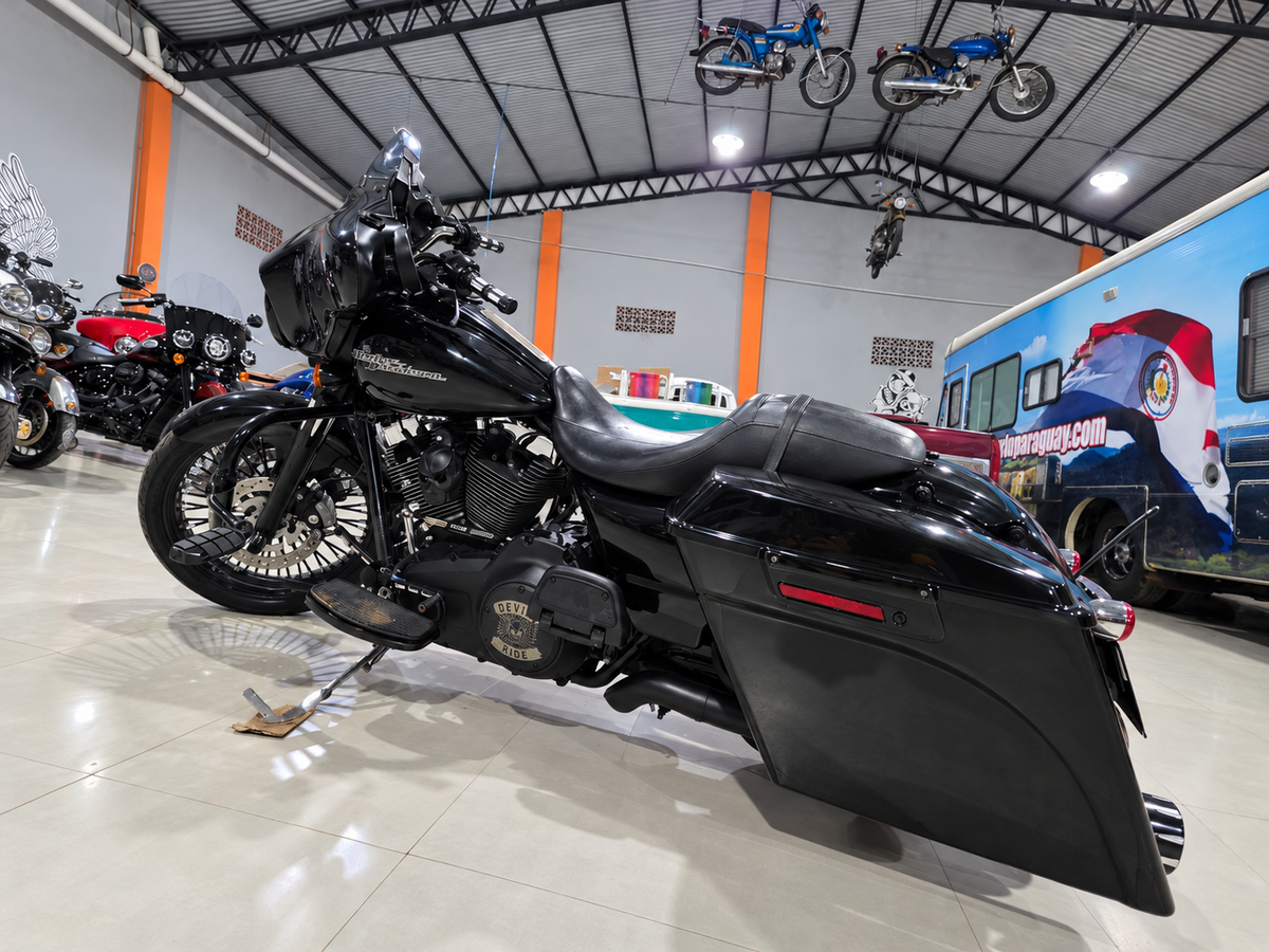 2013 Street Glide - Mantenimiento full - Pastillas de frenos nuevos - Impecable para uso inmediato y transferencia.