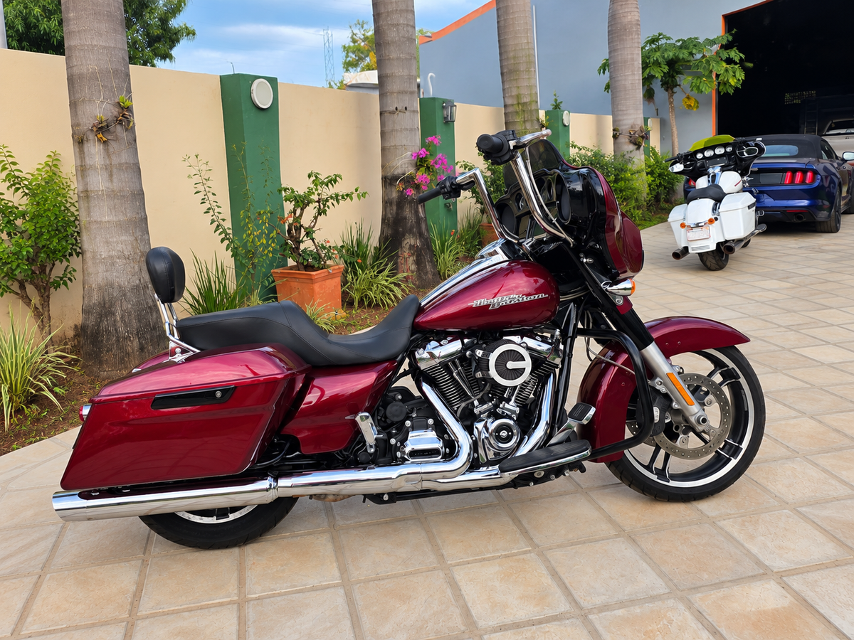 2017 Street Glide - Motor Milwaukee 114 - 30 Mil Millas - Mantenimiento al dia.