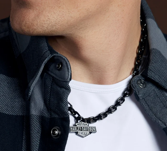 Collar de eslabones grandes con escudo y barra vintage negra para hombre