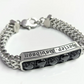 Brazalete de identificación con varias calaveras para hombre
