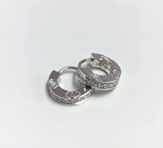 Aros Bar & Shield Cique Huggie Bling para mujer