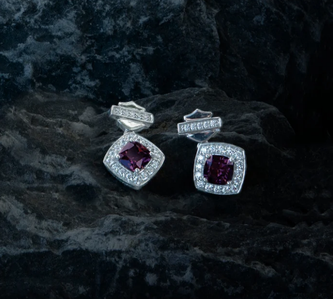 Aretes colgantes colgantes de barra y escudo de rodolita de talla cojín para mujer